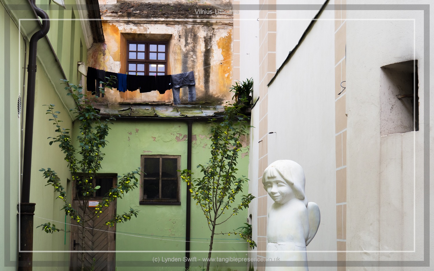  Courtyard | Lynden Swift Tangible Presence Photography. 